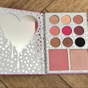 Kylie cosmetics I want it all pressed powder palette
